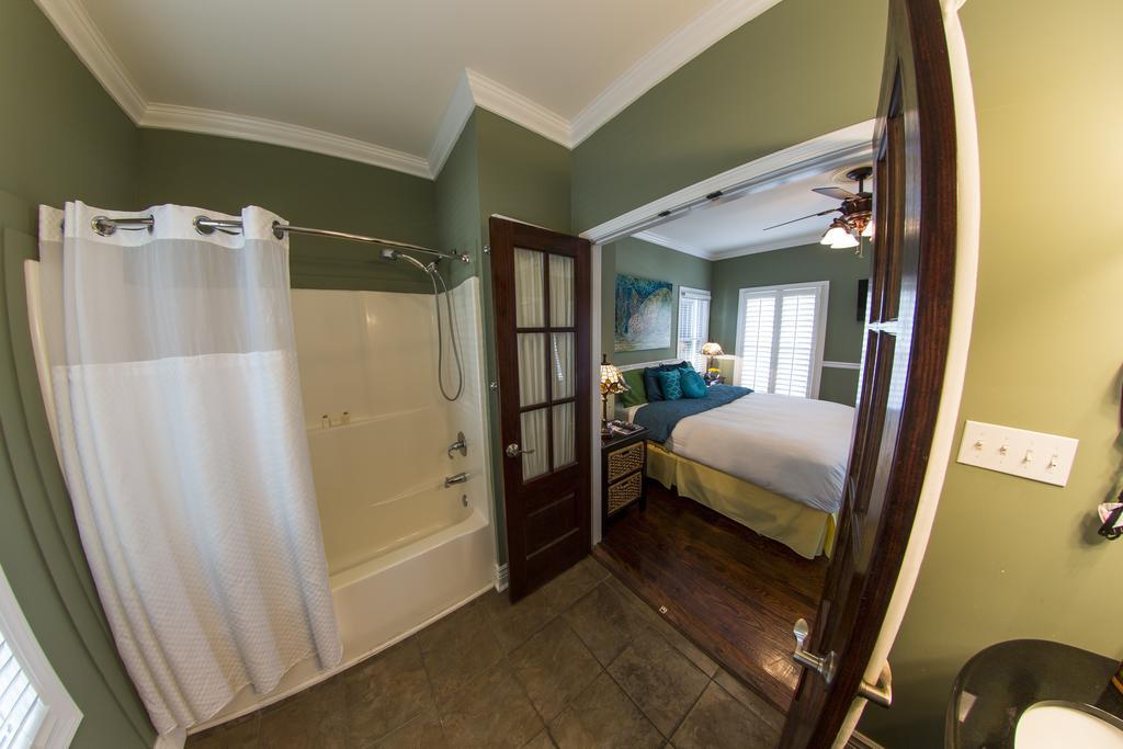 The Almanett Hotel & Bistro Gulfport Habitación foto